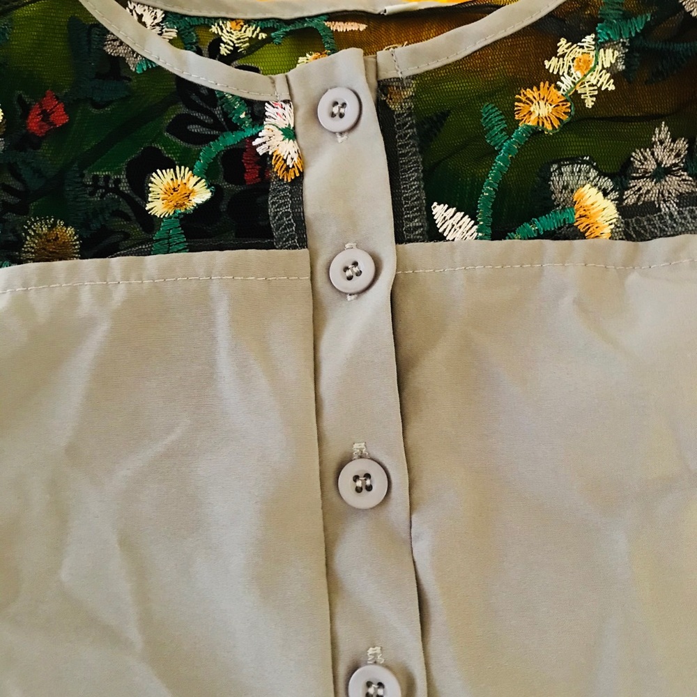 Beautiful top - Picture 5 of 5